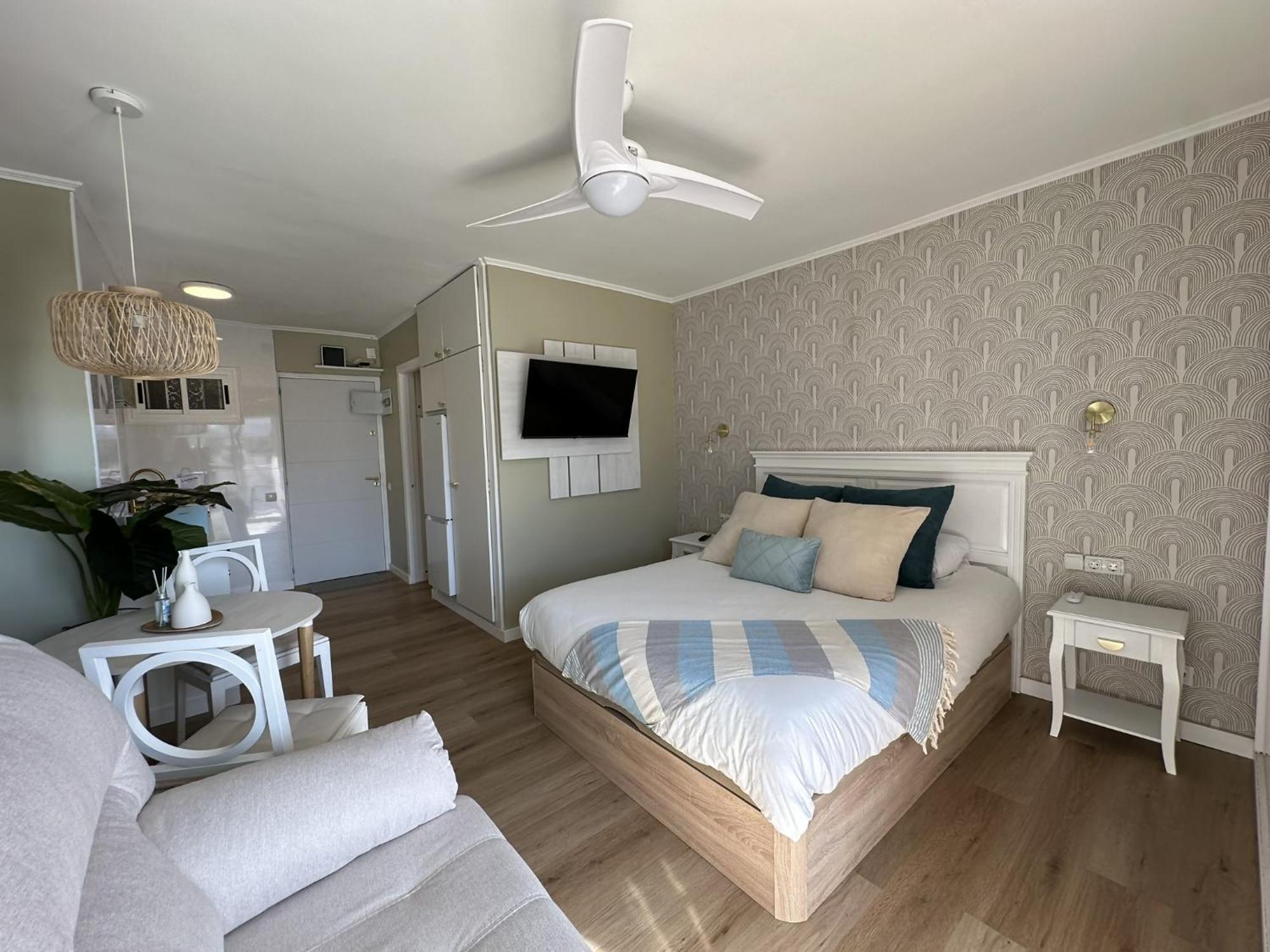Estudio Agata Con Piscina A 800M De La Playa Benalmadena Luaran gambar