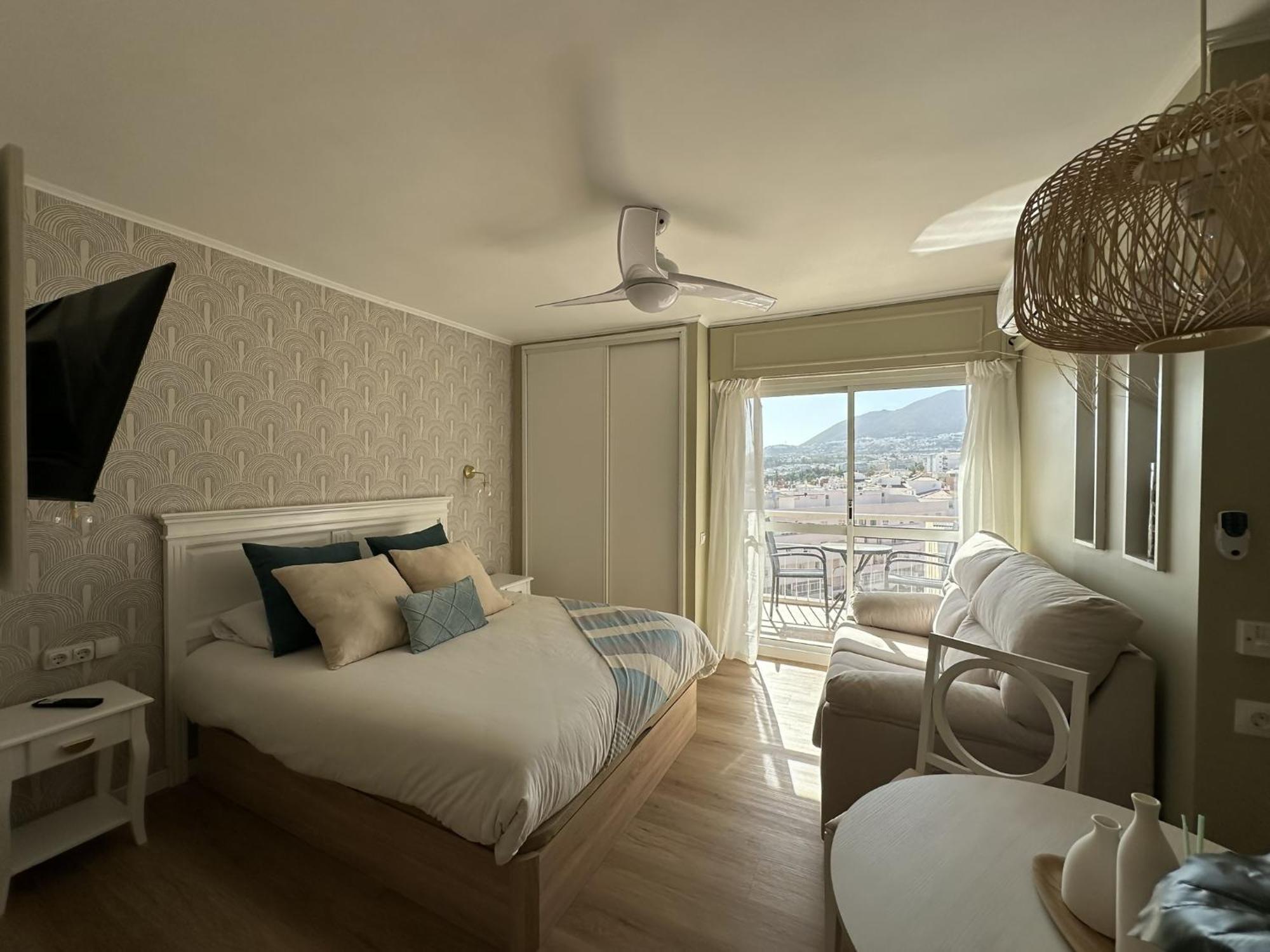 Estudio Agata Con Piscina A 800M De La Playa Benalmadena Luaran gambar
