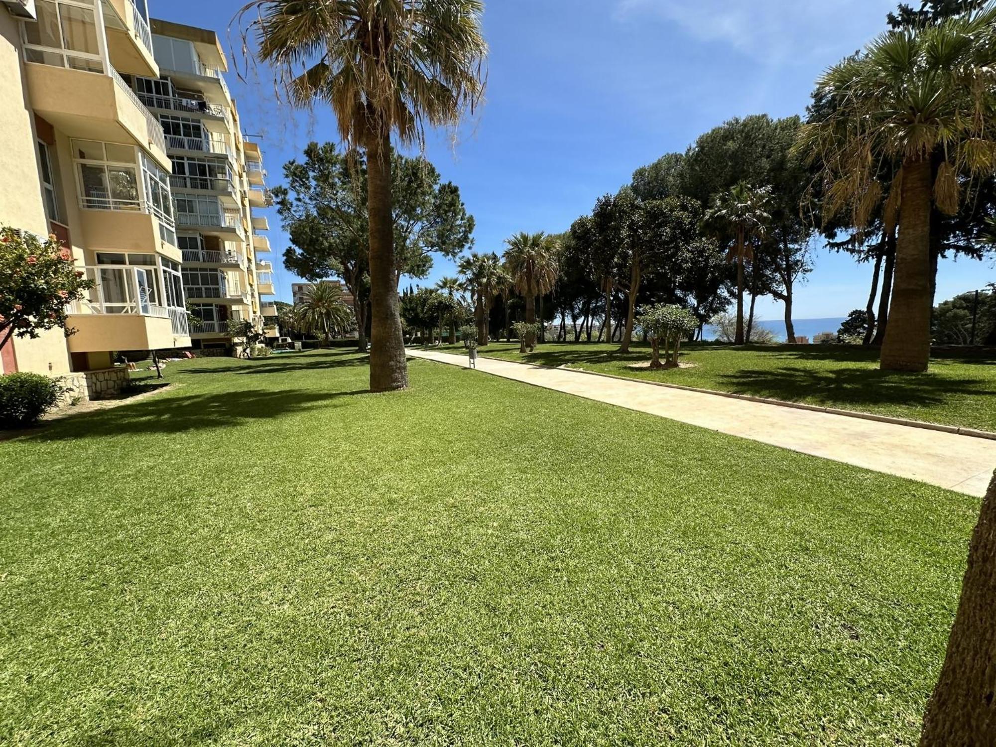 Estudio Agata Con Piscina A 800M De La Playa Benalmadena Luaran gambar